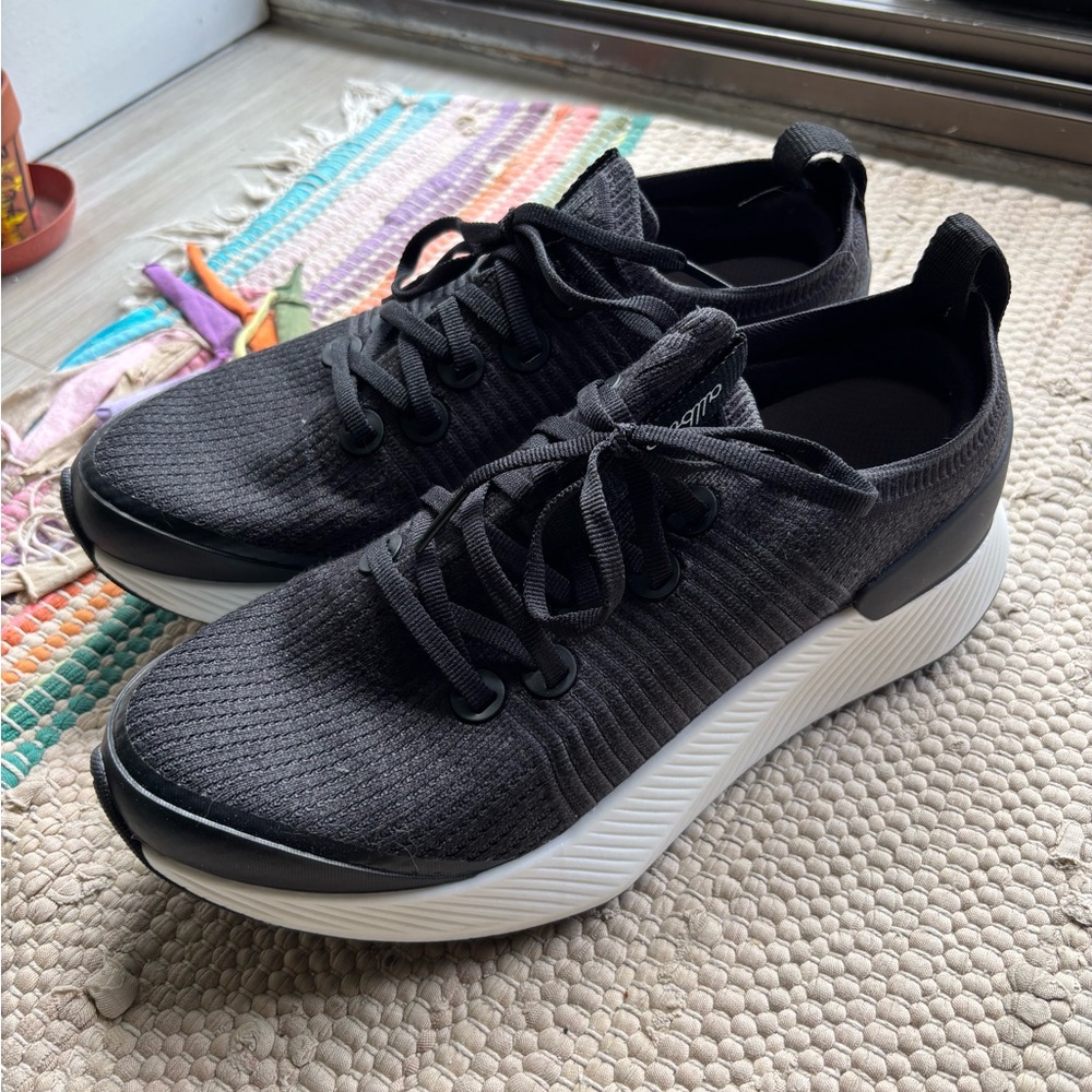Allbirds Black Sneakers with Knit Upper and Cushioned Midsole